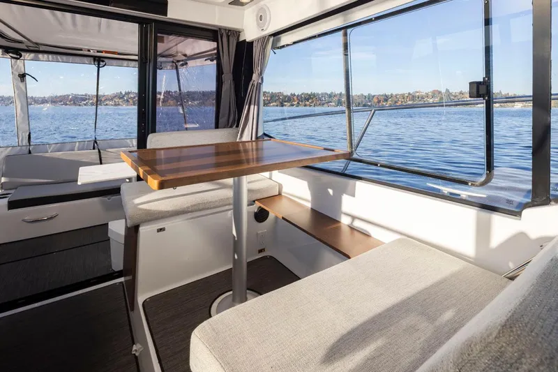 Jeanneau Weekender Offshore Yacht Photos Pics 