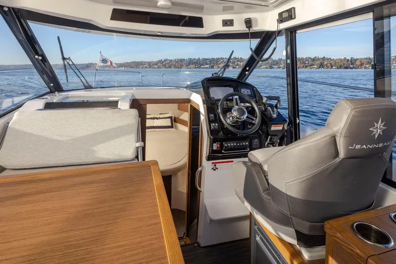 Jeanneau Weekender Offshore Yacht Photos Pics 