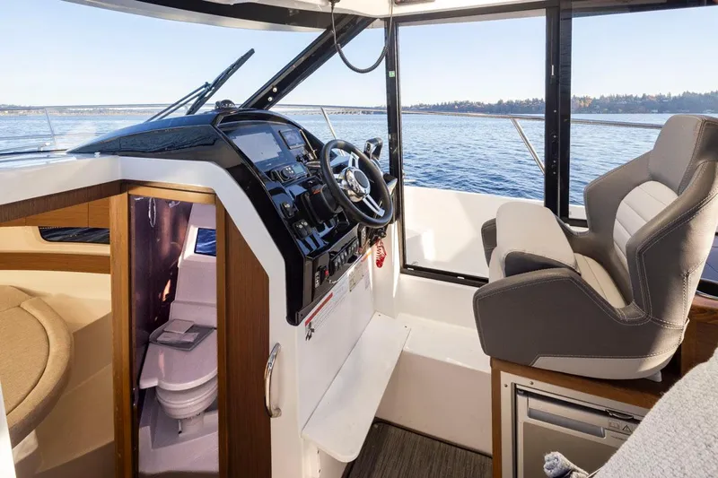 Jeanneau Weekender Offshore Yacht Photos Pics 