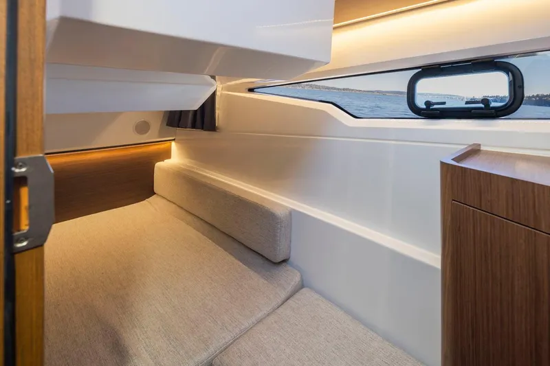 Jeanneau Weekender Offshore Yacht Photos Pics 