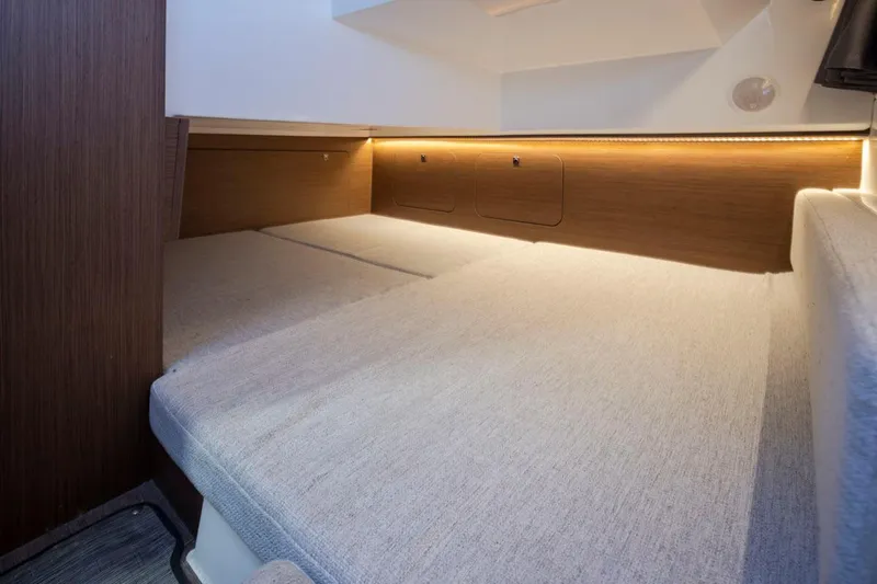 Jeanneau Weekender Offshore Yacht Photos Pics 