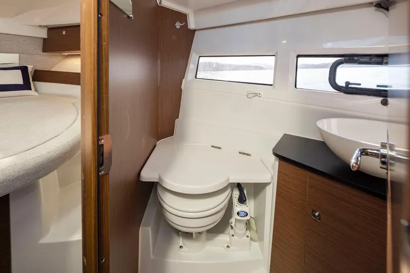 Jeanneau Weekender Offshore Yacht Photos Pics 