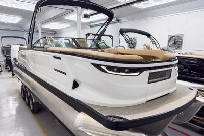 Godfrey Sanpan 27' Twin Ultra Lounge Windshield Tritoon - 2700 ULW TWIN JPO
