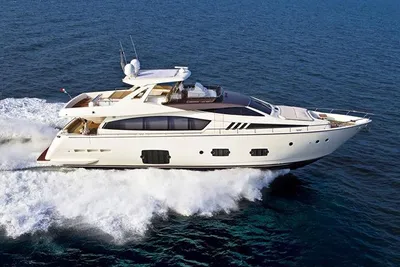 Ferretti Yachts 800