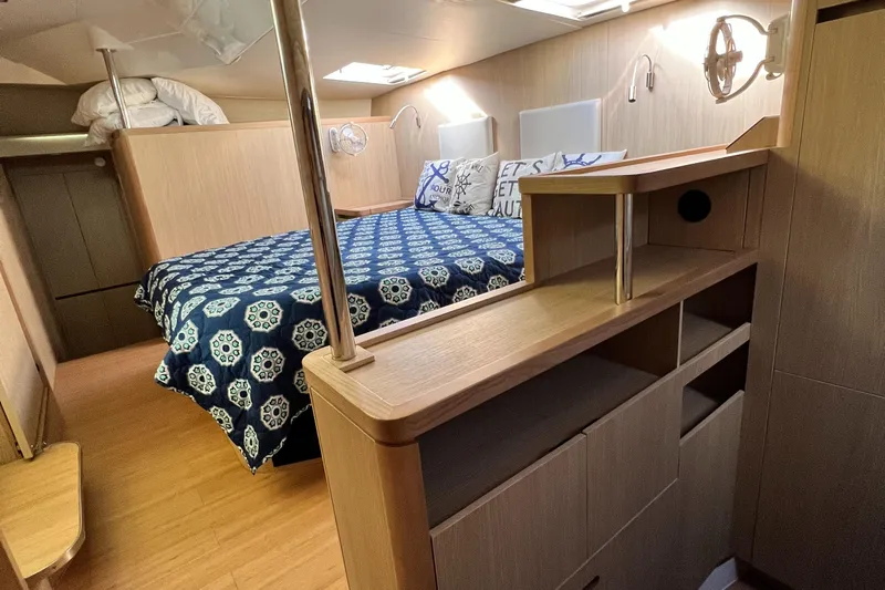 Gr8 Day Yacht Photos Pics Luxurious 2018 Aquila 44 Yacht cabin with modern design and comfortable bedding.