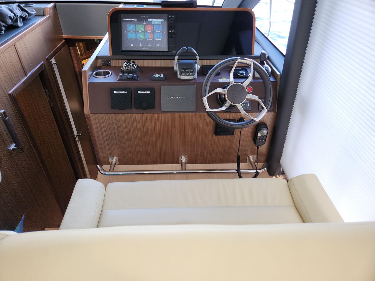 2022 Sealine 44 