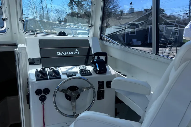  Yacht Photos Pics Steiger Craft 31 Chesapeake 2022 boat helm with Garmin navigation system.