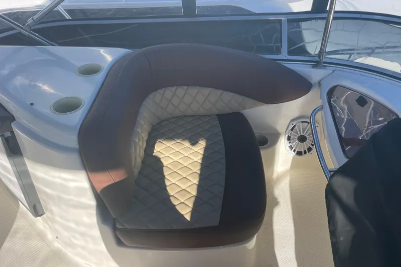 Good Times Yacht Photos Pics 2004 Meridian 459 Motoryacht interior with cushioned seating and cup holders.