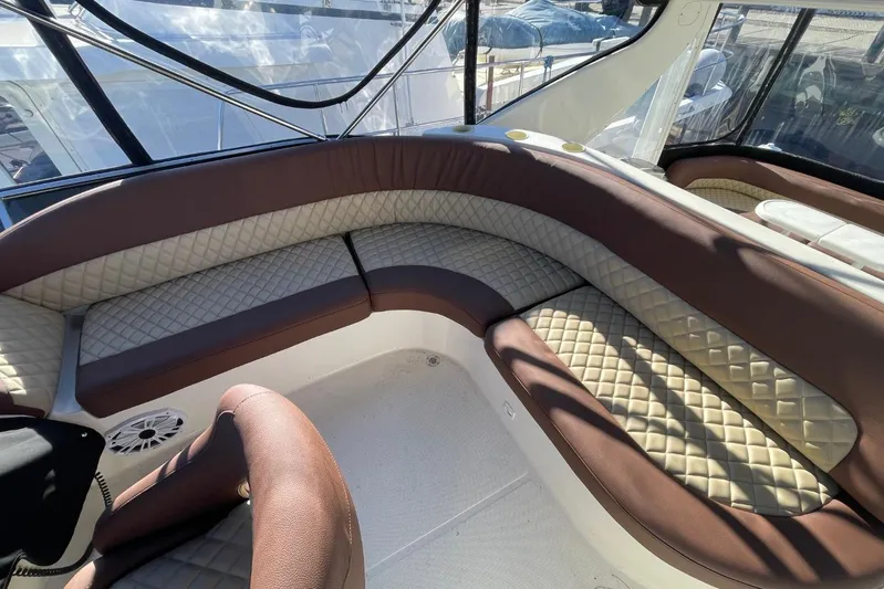 Good Times Yacht Photos Pics Luxurious seating area on a 2004 Meridian 459 Motoryacht with quilted upholstery.