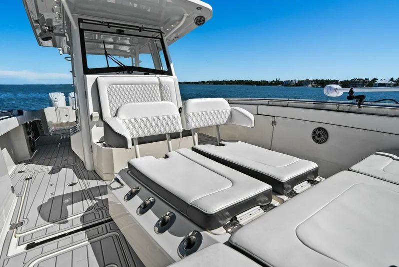  Yacht Photos Pics 2022 World Cat 400 CC-X - Bow