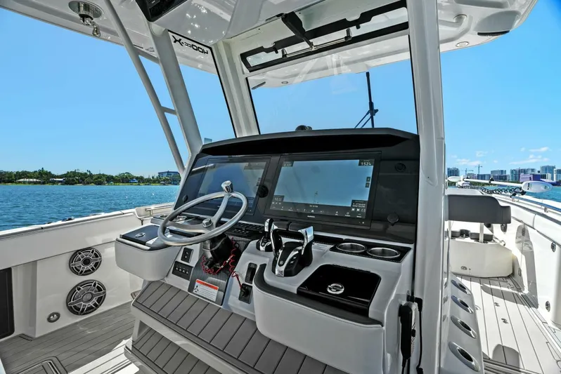  Yacht Photos Pics 2022 World Cat 400 CC-X - Helm