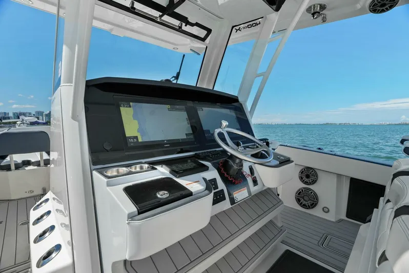  Yacht Photos Pics 2022 World Cat 400 CC-X - Helm