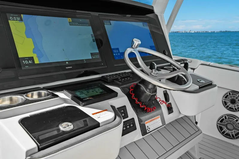  Yacht Photos Pics 2022 World Cat 400 CC-X - Helm