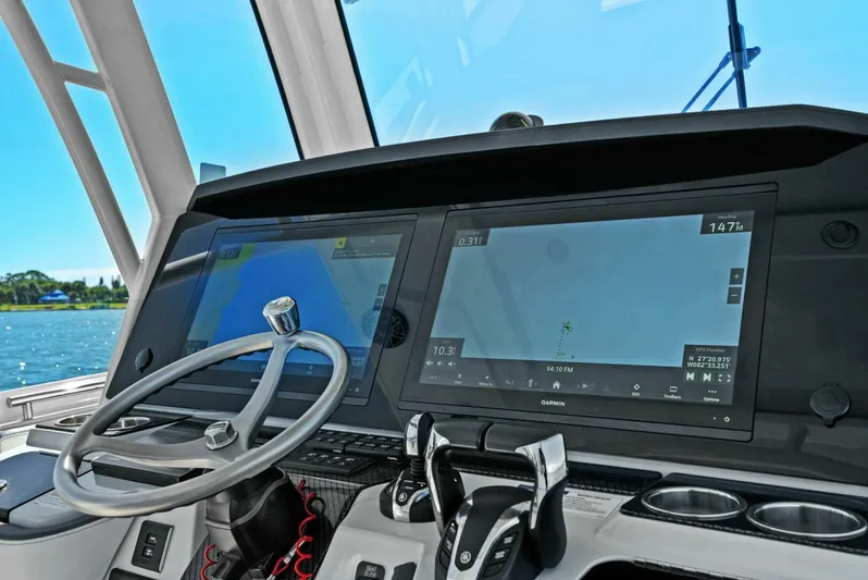  Yacht Photos Pics 2022 World Cat 400 CC-X - Helm