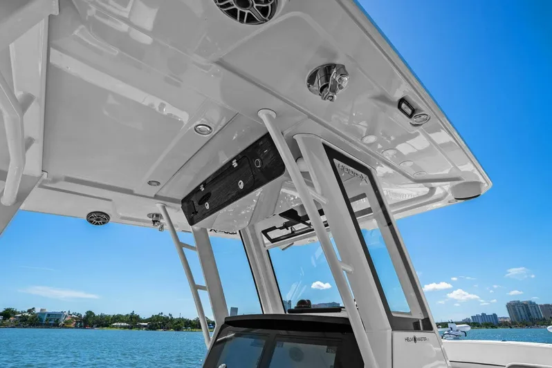  Yacht Photos Pics 2022 World Cat 400 CC-X - Hardtop