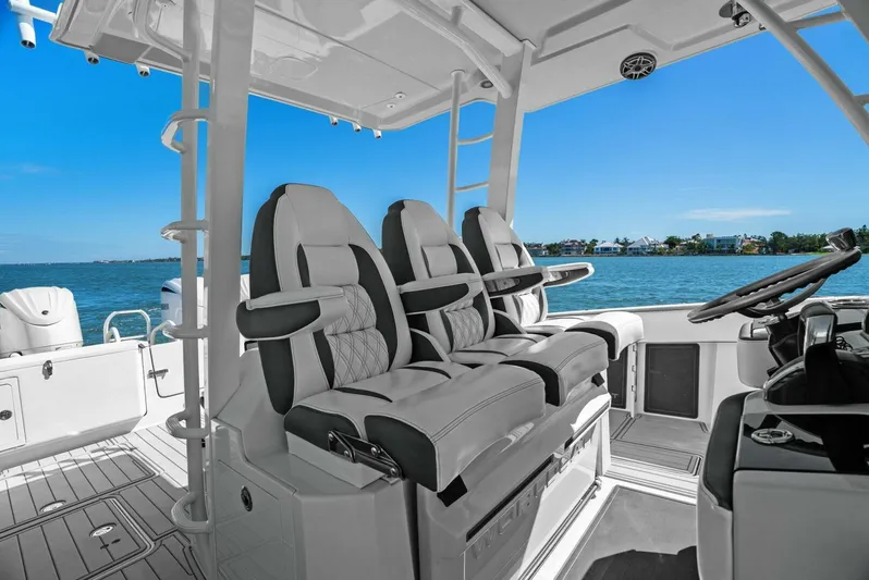 Yacht Photos Pics 2022 World Cat 400 CC-X - Helm Seating