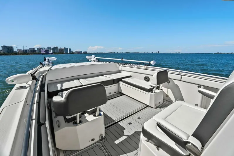  Yacht Photos Pics 2022 World Cat 400 CC-X - Bow