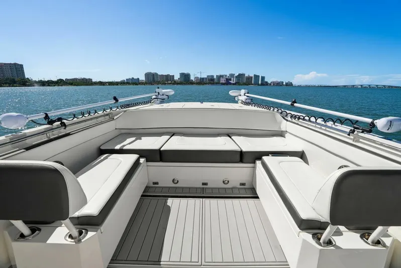  Yacht Photos Pics 2022 World Cat 400 CC-X - Bow