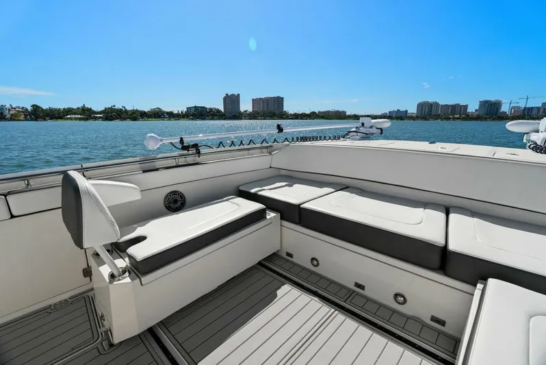  Yacht Photos Pics 2022 World Cat 400 CC-X - Bow Seating