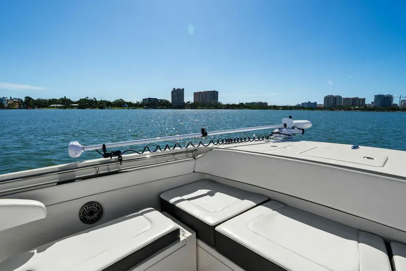  Yacht Photos Pics 2022 World Cat 400 CC-X - Port Side Trolling Motor