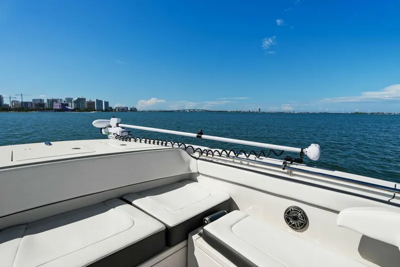  Yacht Photos Pics 2022 World Cat 400 CC-X - Starboard Side Trolling Motor