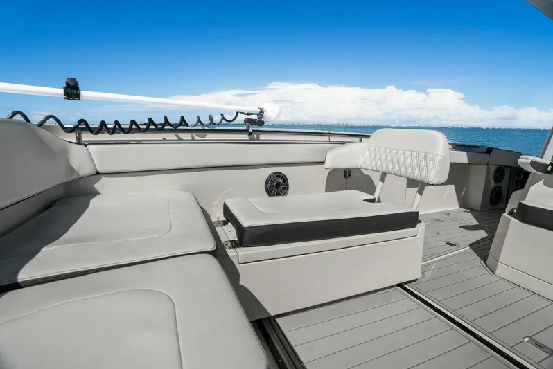  Yacht Photos Pics 2022 World Cat 400 CC-X - Bow Seating