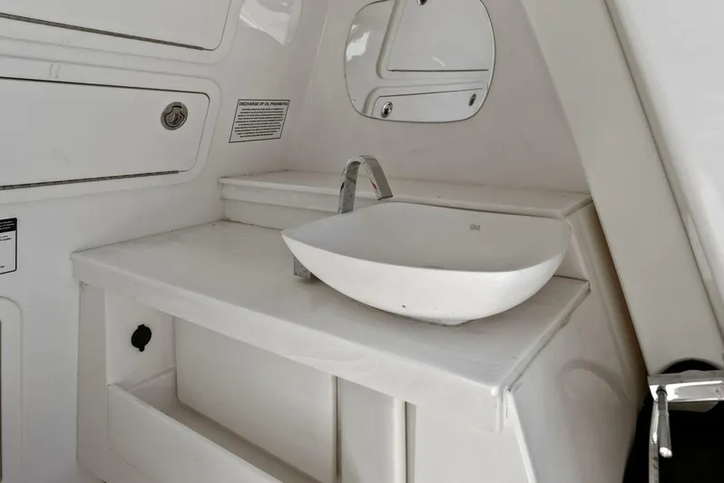  Yacht Photos Pics 2022 World Cat 400 CC-X - Head