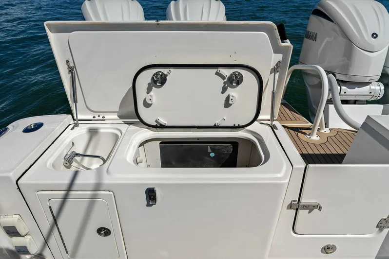  Yacht Photos Pics 2022 World Cat 400 CC-X - Transom Bait Prep