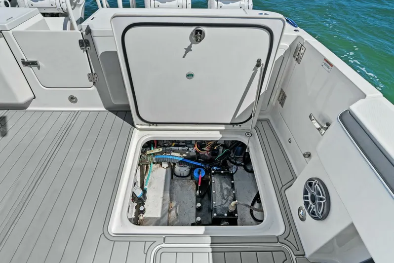  Yacht Photos Pics 2022 World Cat 400 CC-X - Bilge