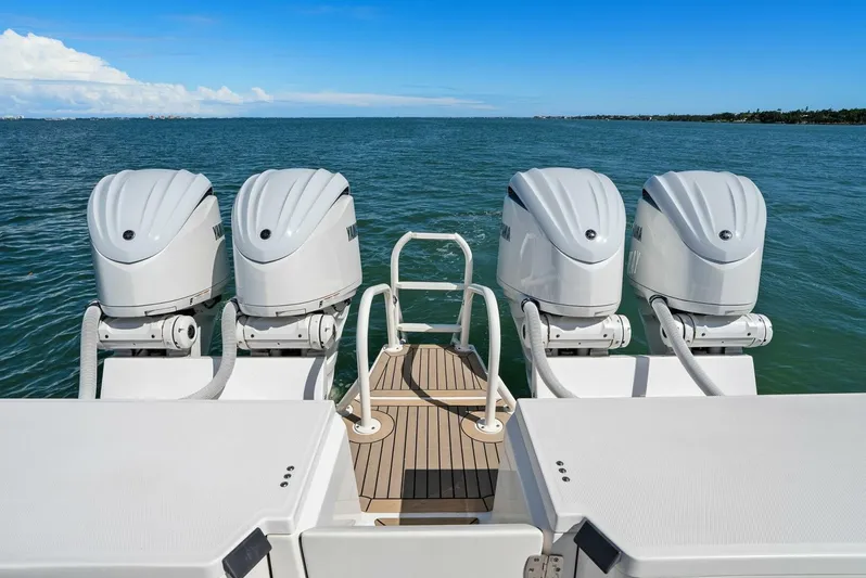  Yacht Photos Pics 2022 World Cat 400 CC-X - Motors