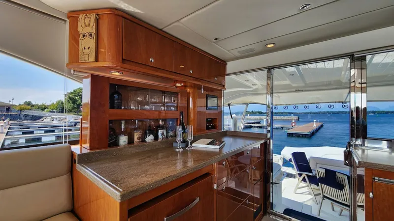 Magine Yacht Photos Pics 2015 Riviera 565 Suv - Image 14