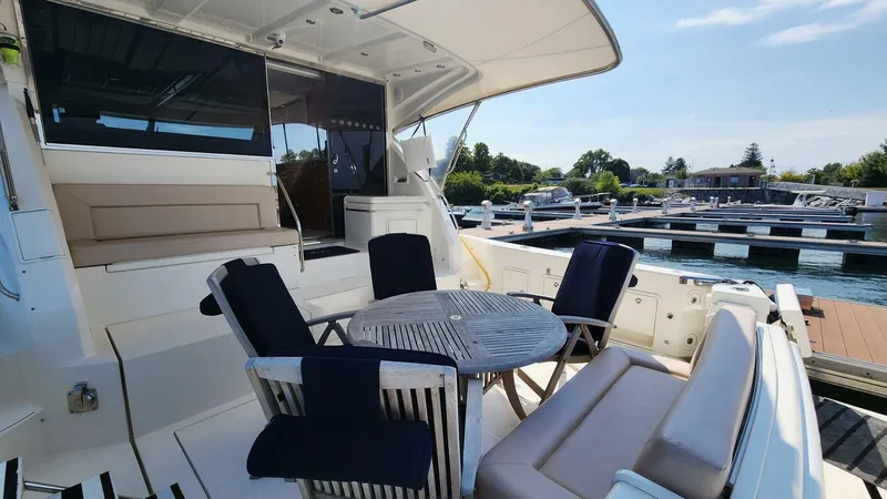 Magine Yacht Photos Pics 2015 Riviera 565 Suv - Image 3