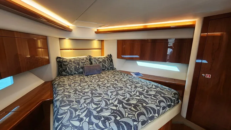 Magine Yacht Photos Pics 2015 Riviera 565 Suv - Image 24