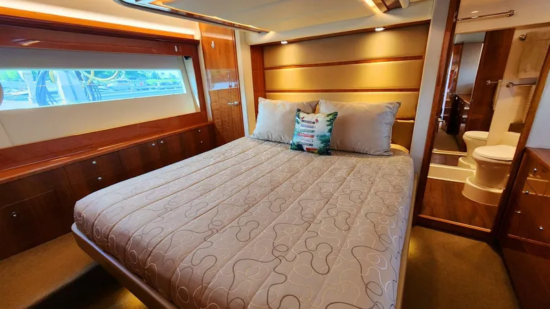 Magine Yacht Photos Pics 2015 Riviera 565 Suv - Image 30