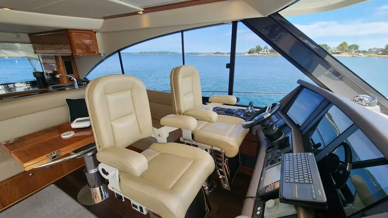 Magine Yacht Photos Pics 2015 Riviera 565 Suv - Image 18