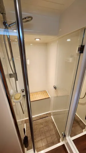 Magine Yacht Photos Pics 2015 Riviera 565 Suv - Image 36