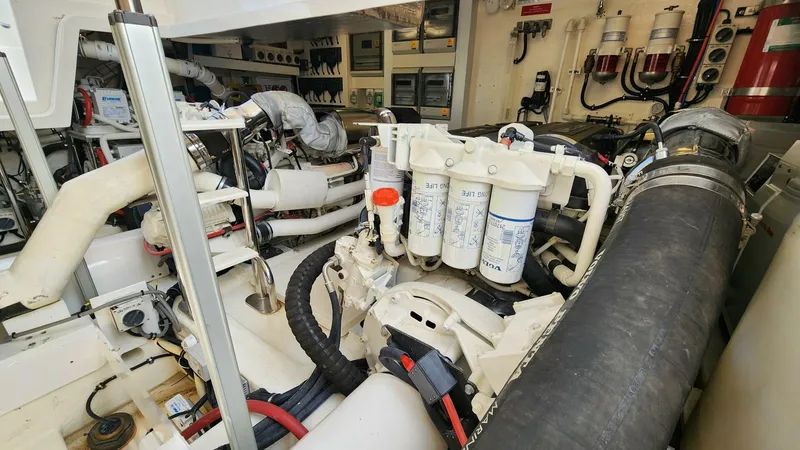 Magine Yacht Photos Pics 2015 Riviera 565 Suv - Image 43