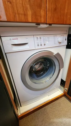 Magine Yacht Photos Pics 2015 Riviera 565 Suv - Image 39