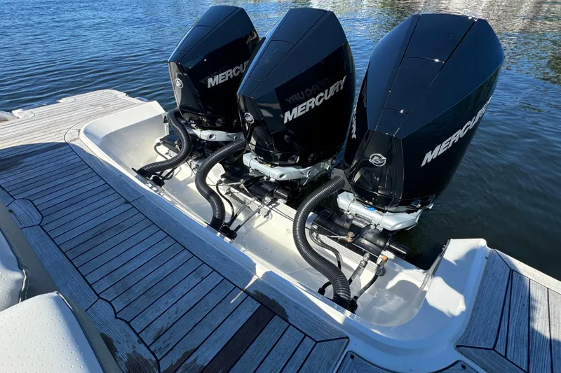 C3 Yacht Photos Pics 2022 Sea Ray SLX 400 Outboard with triple Mercury engines on water.