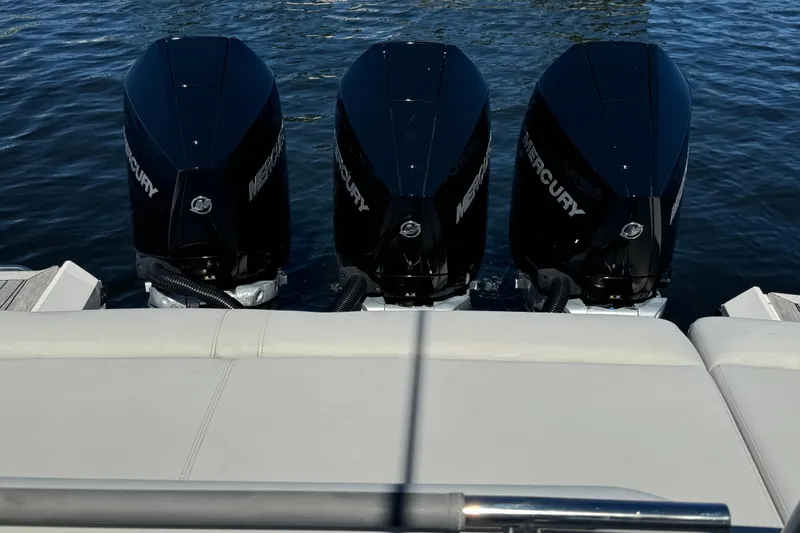 C3 Yacht Photos Pics 2022 Sea Ray SLX 400 Outboard with triple Mercury engines on water.