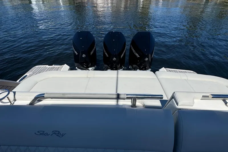 C3 Yacht Photos Pics 2022 Sea Ray SLX 400 Outboard with triple Mercury engines on water.
