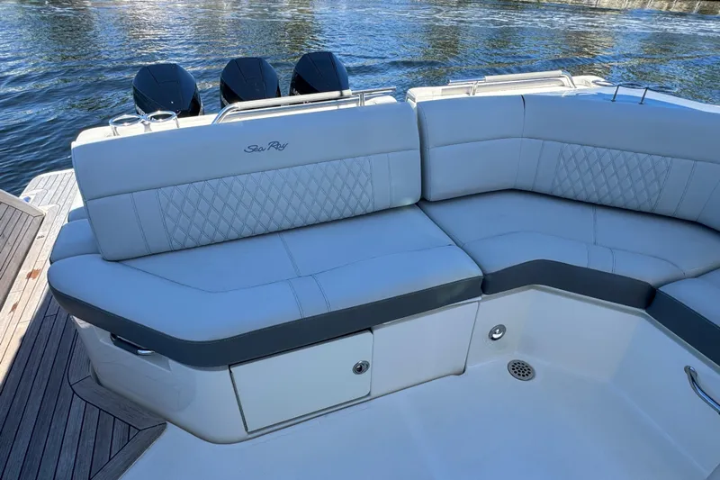 C3 Yacht Photos Pics 2022 Sea Ray SLX 400 Outboard with luxurious seating on a sunny day.