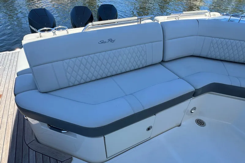 C3 Yacht Photos Pics 2022 Sea Ray SLX 400 Outboard luxury seating with quilted design on a boat.