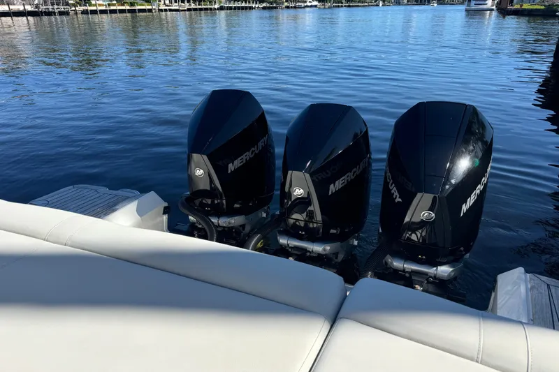 C3 Yacht Photos Pics 2022 Sea Ray SLX 400 Outboard with triple Mercury engines on calm water.