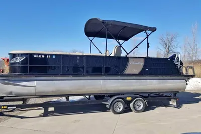 Bentley Pontoons Elite