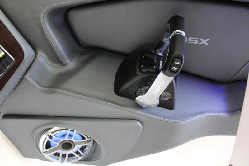  Yacht Photos Pics 2021 Chaparral 280 OSX boat throttle control and speaker detail.