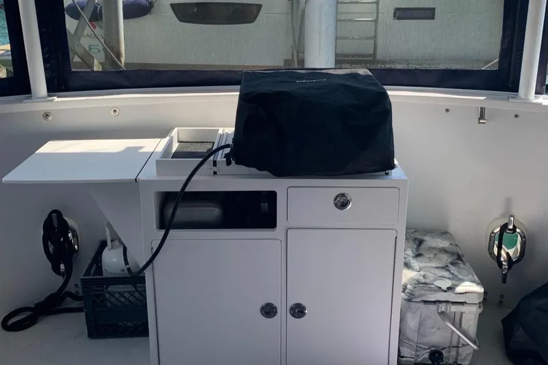 Lazy Days Yacht Photos Pics 2005 Great Harbour GH37 boat interior with storage cabinets and covered equipment.