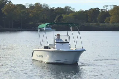 Trophy 1703 Center Console