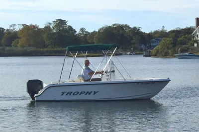 Trophy 1703 Center Console