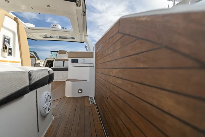  Yacht Photos Pics 2019 Sea Ray Slx 400 Ob - Image 20